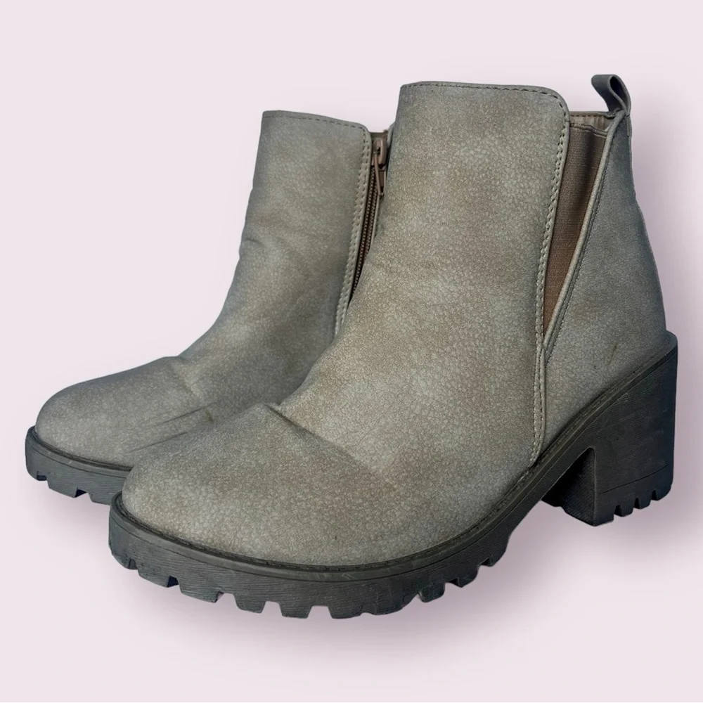 Dirty Laundry Tan Chunky Lug Ankle Boots